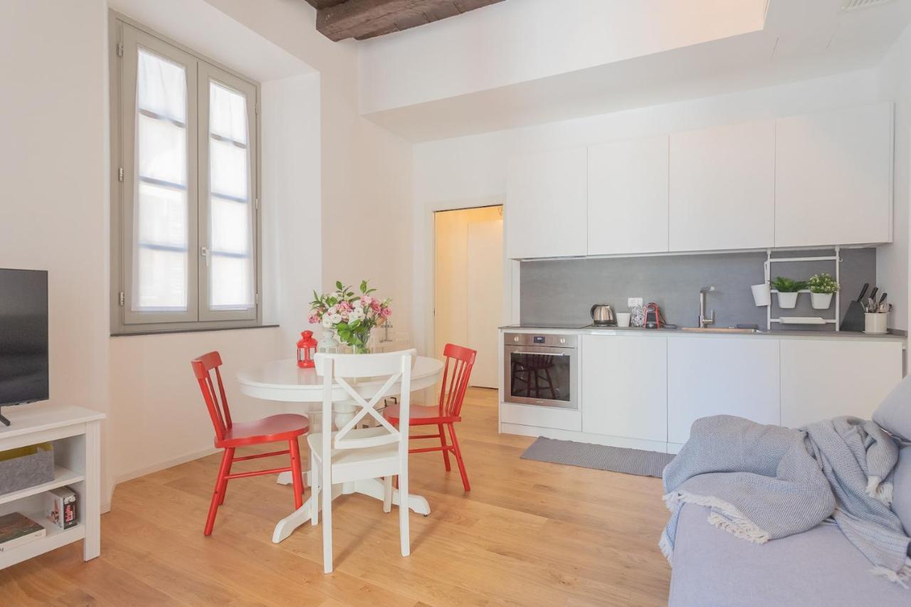 Independence Apartment With Balcony By Rent All Como Exterior foto